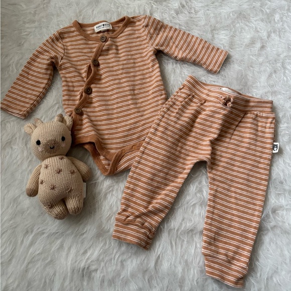 Cozy Striped 100% Organic Cotton Tan Baby Outfit - Picture 1 of 2